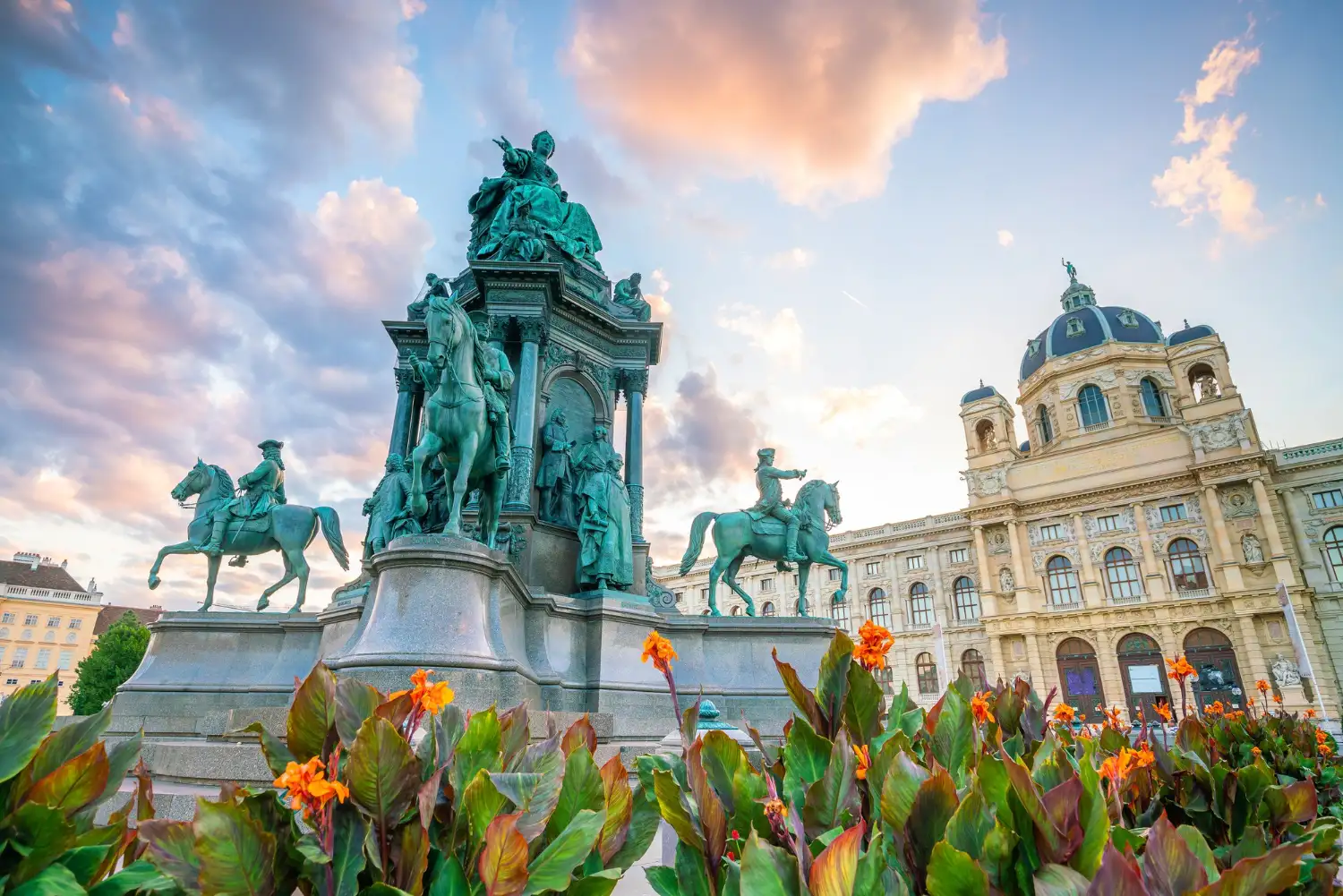 Maria-Theresien-Platz in Wien mit Denkmal und Museum, Hauptwohnsitz ummelden in Wien leicht gemacht